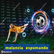 melancia espumando melancia saindo espuma